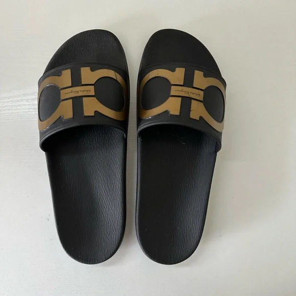 NWT Salvatore Ferragamo Men\'s Signature Embossed Logo Pool Slides Black Sz 6M FERRAGAMO Leather slides | Men main image 4